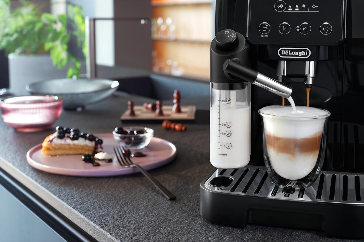 De'Longhi Magnifica Start Kaffeevollautomat, LatteCrema-Milchsystem, Espresso, Cappuccino, Soft-Touch, Schwarz