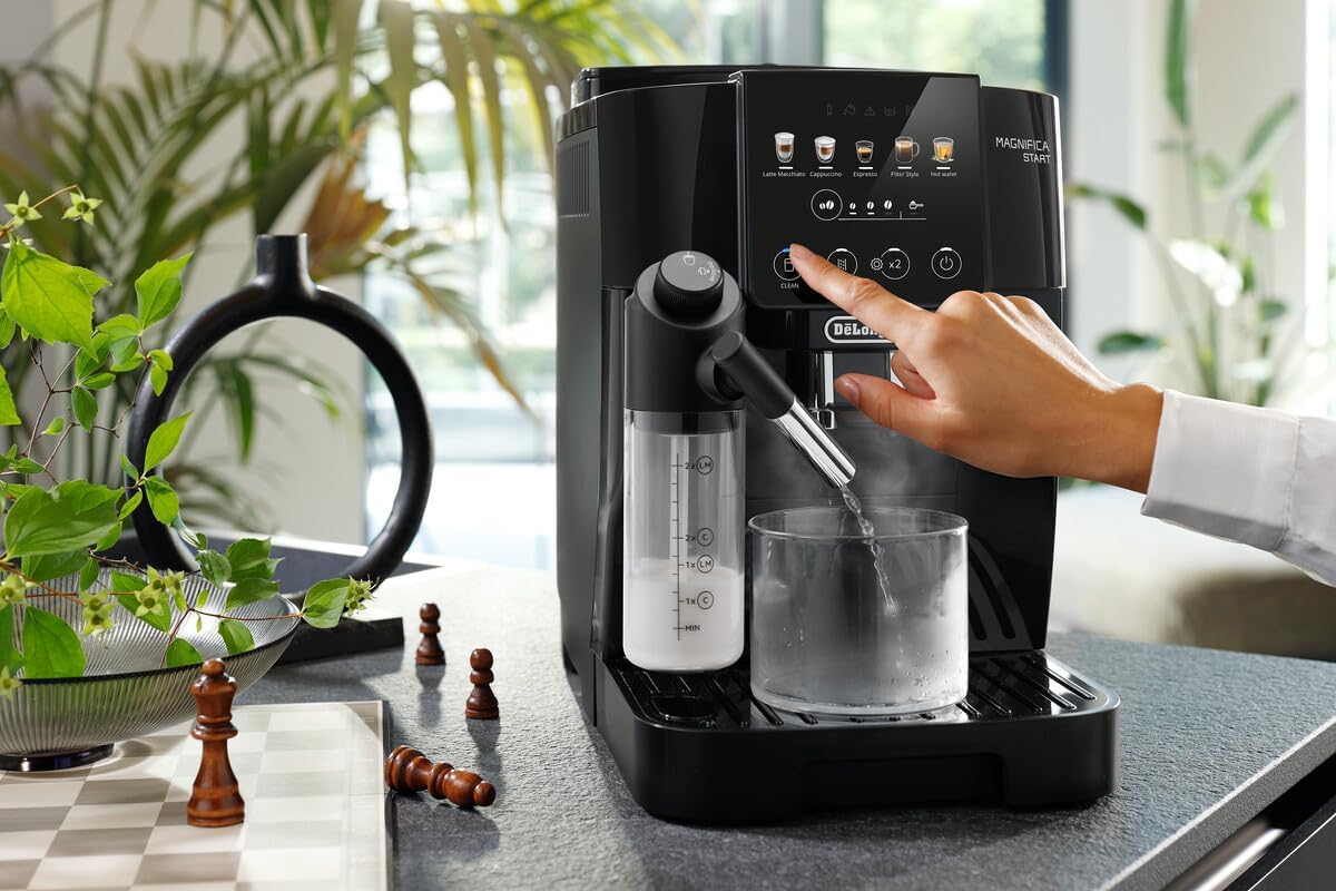 De'Longhi Magnifica Start Kaffeevollautomat, LatteCrema-Milchsystem, Espresso, Cappuccino, Soft-Touch, Schwarz