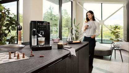 De'Longhi Magnifica Start Kaffeevollautomat, LatteCrema-Milchsystem, Espresso, Cappuccino, Soft-Touch, Schwarz